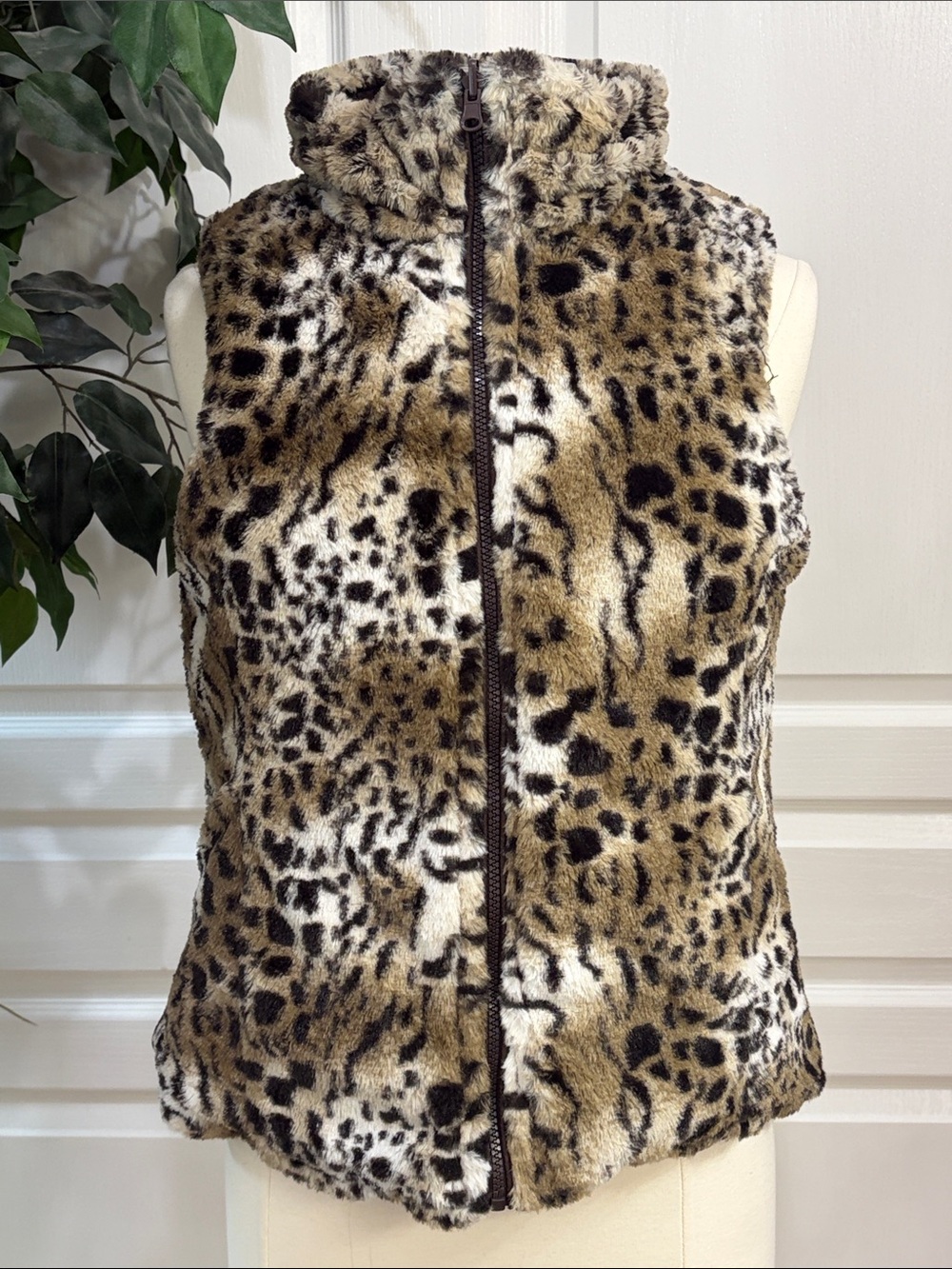 Valerie Stevens Reversible Full Zip Insulated Puffer Faux Fur Vest ~ Leopard